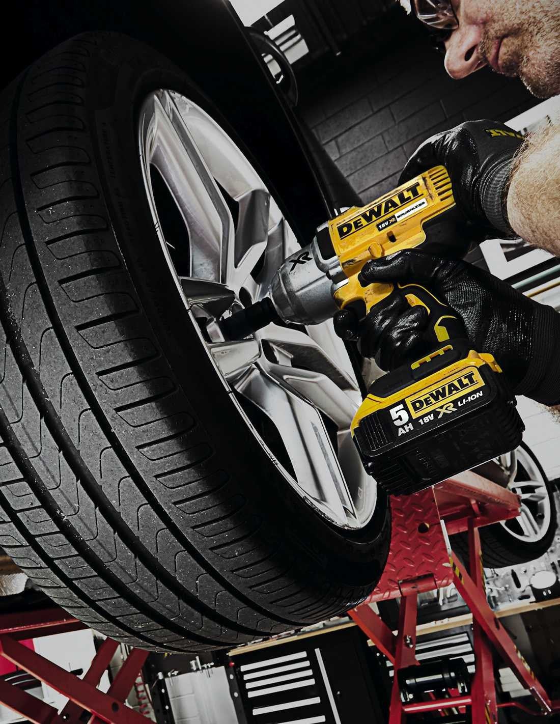 Kit Dewalt 11 herramientas + 3bat 5Ah + Cargador DCB1104 + 4xTSTAK DCK111P3