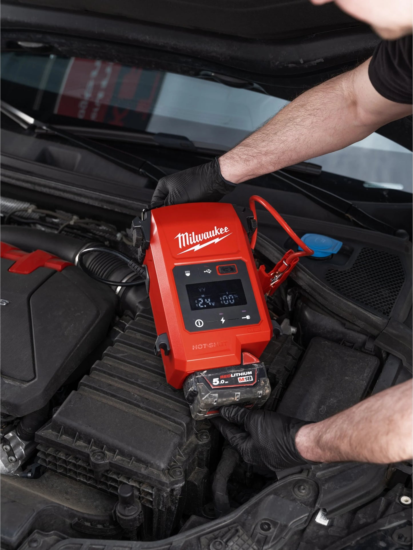 Milwaukee M18 2000A Vehicle Jump Starter