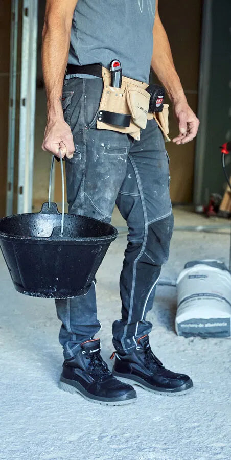 Bellota BKC10BM 10L Italian rubber bucket with metal handle